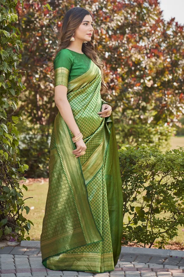 Green_Banarasi_Silk_Blend_Jacquard_Woven_Saree_For_Women_|_With_Blouse_Piece