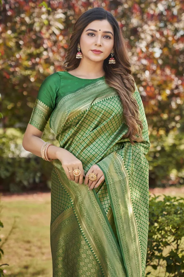 Green_Banarasi_Silk_Blend_Jacquard_Woven_Saree_For_Women_|_With_Blouse_Piece