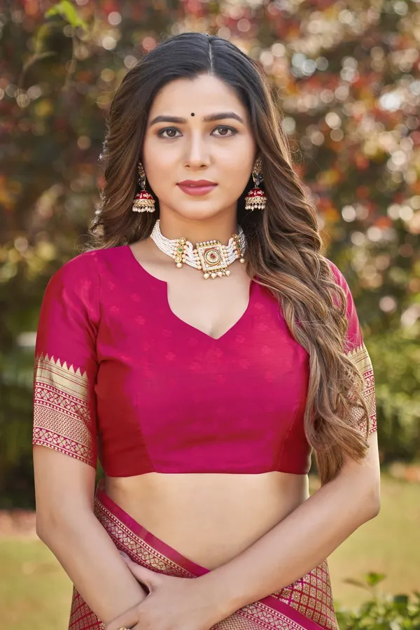 Pink_Banarasi_Silk_Jacquard_Golden_Zari_Woven_Saree_For_Women_|_With_Blouse_Piece