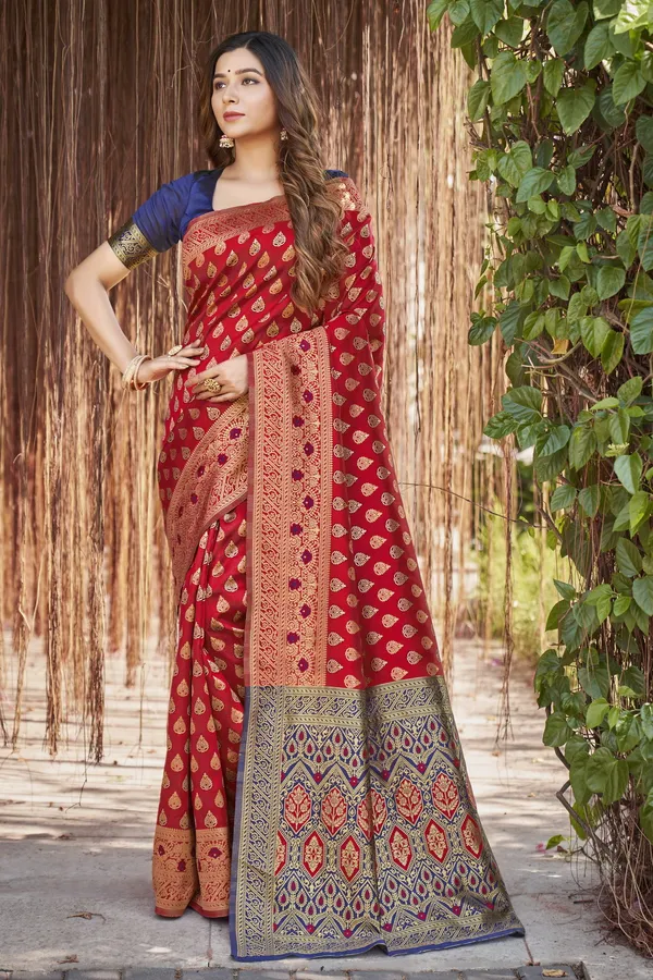 Red_Banarasi_Silk_Jacquard_Golden_Zari_Woven_Saree_For_Women_|_With_Blouse_Piece