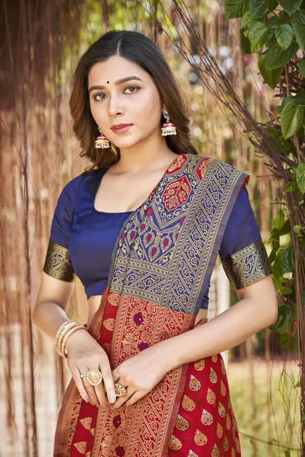 Red_Banarasi_Silk_Jacquard_Golden_Zari_Woven_Saree_For_Women_|_With_Blouse_Piece
