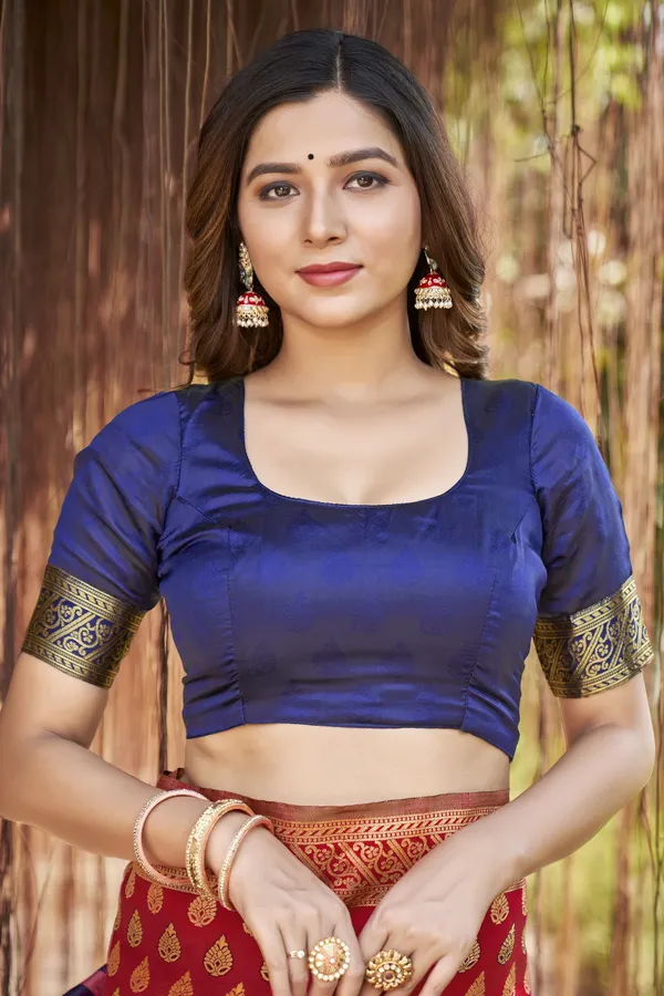Red_Banarasi_Silk_Jacquard_Golden_Zari_Woven_Saree_For_Women_|_With_Blouse_Piece