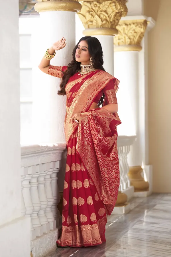 Red_Banarasi_Silk_Blend_Jacquard_Zari_Woven_Saree_For_Women_|_With_Blouse_Piece