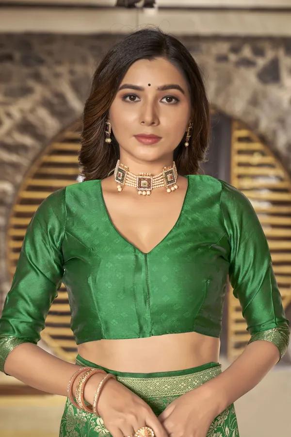 Green_Banarasi_Silk_Jacquard_Golden_Zari_Woven_Saree_For_Women_|_With_Blouse_Piece