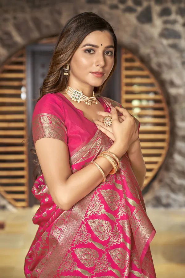 Gajari_Banarasi_Silk_Blend_Jacquard_Zari_Woven_Saree_For_Women_|_With_Blouse_Piece