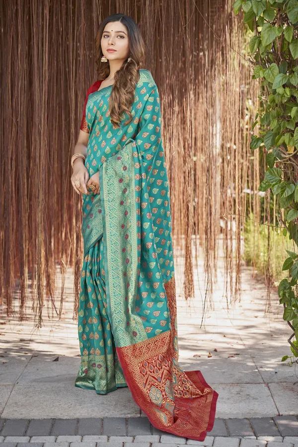 Sariya_Light_Green_Banarasi_Silk_Blend_Jacquard_Woven_Saree_For_Women_|_With_Blouse_Piece