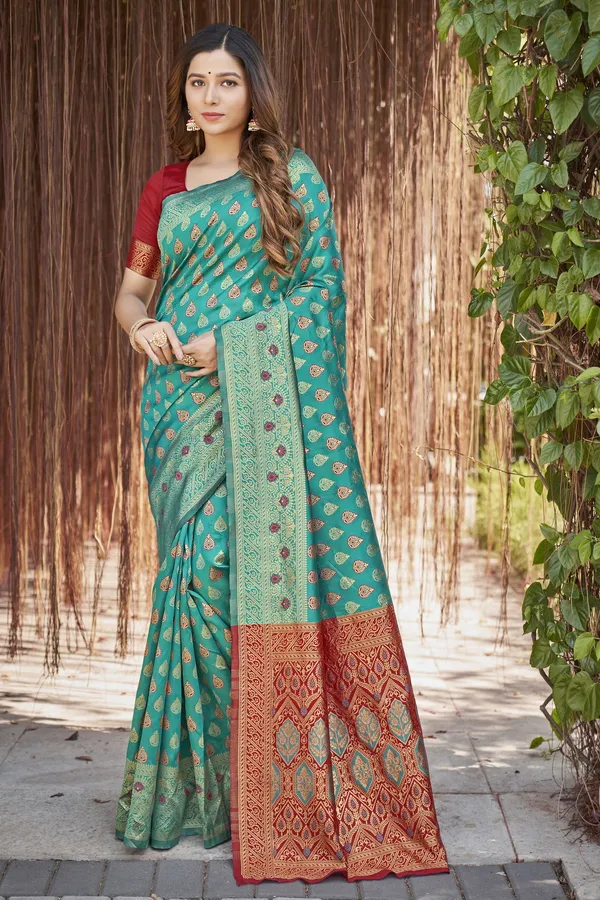 Sariya_Light_Green_Banarasi_Silk_Blend_Jacquard_Woven_Saree_For_Women_|_With_Blouse_Piece