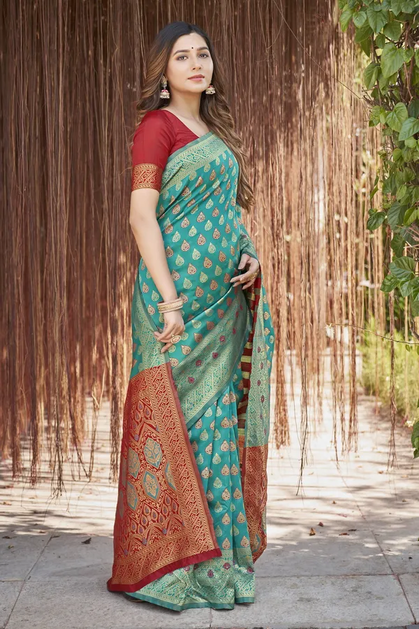 Sariya_Light_Green_Banarasi_Silk_Blend_Jacquard_Woven_Saree_For_Women_|_With_Blouse_Piece