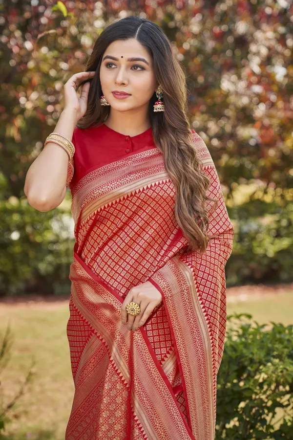 Red_Banarasi_Silk_Blend_Jacquard_Zari_Woven_Saree_For_Women_|_With_Blouse_Piece