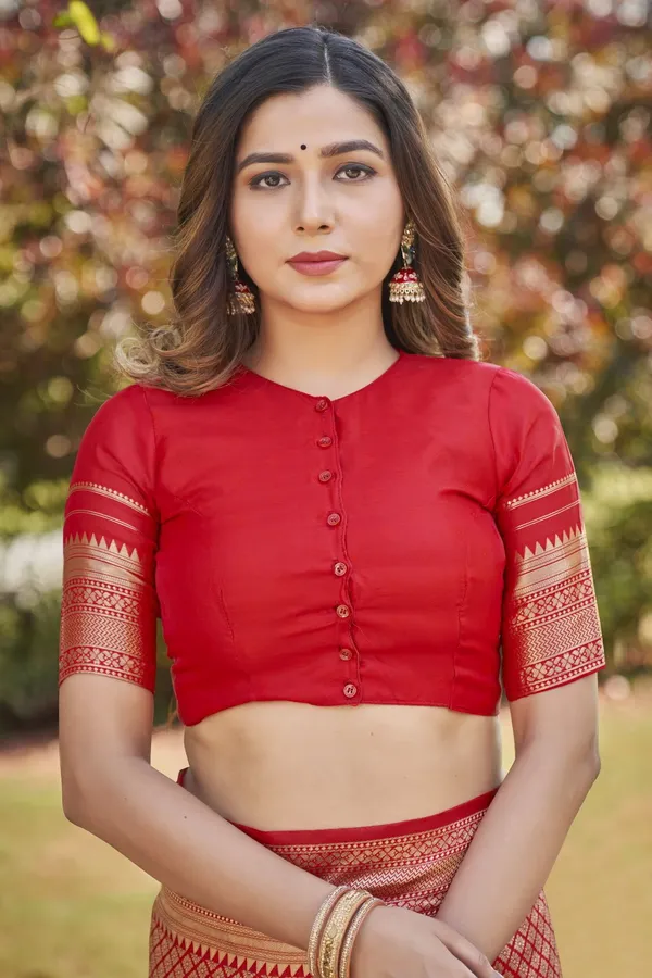 Red_Banarasi_Silk_Blend_Jacquard_Zari_Woven_Saree_For_Women_|_With_Blouse_Piece