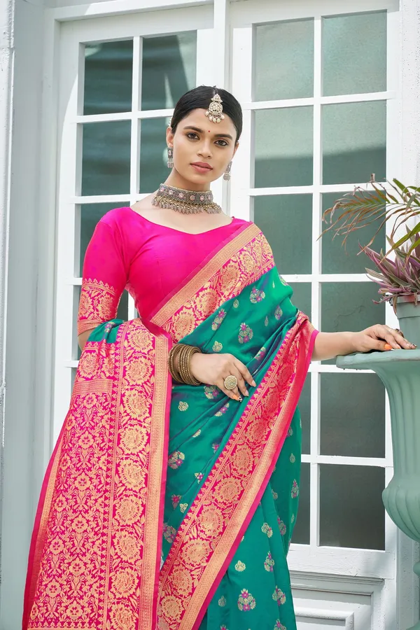 Light_Green_Banarasi_Silk_Jacquard_Zari_Woven_Contrast_Pallu_Saree_For_Women_|_With_Blouse_Piece