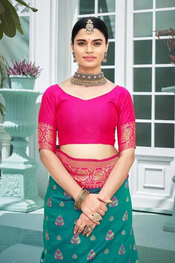 Light_Green_Banarasi_Silk_Jacquard_Zari_Woven_Contrast_Pallu_Saree_For_Women_|_With_Blouse_Piece
