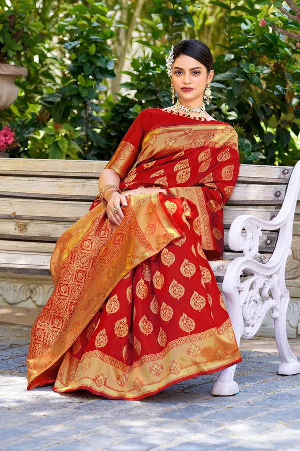 Sariya_Red_Banarasi_Jacquard_Woven_Silk_Blend_Saree_For_Women_|_With_Blouse_Piece