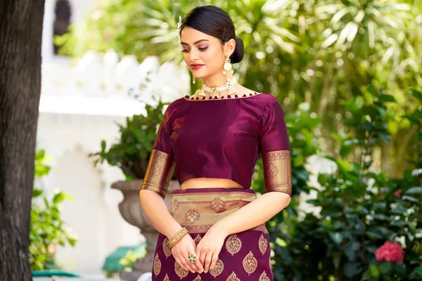 Purple_Silk_Blend_Jacquard_Banarasi_Woven_Saree_For_Women_|_With_Blouse_Piece