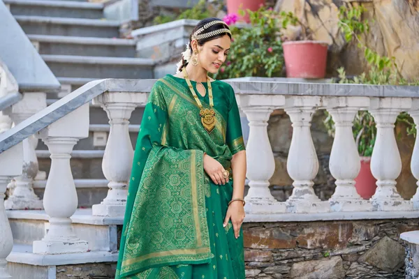Light_Green_Silk_Blend_Jacquard_Banarasi_Woven_Saree_For_Women_|_With_Blouse_Piece