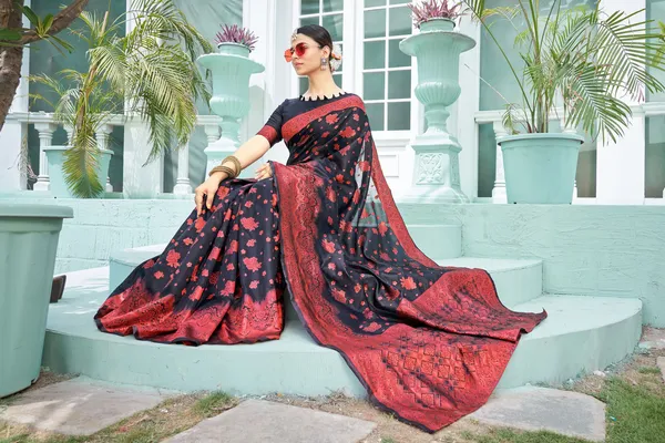 Sariya_Black_Banarasi_Jacquard_Woven_Motif_Silk_Blend_Saree_For_Women_|_With_Blouse_Piece