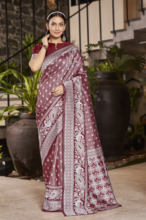 Sariya_Maroon_Banarasi_Jacquard_Floral_Motif_Silk_Blend_Saree_For_Women_|_With_Blouse_Piece