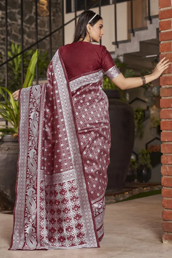 Sariya_Maroon_Banarasi_Jacquard_Floral_Motif_Silk_Blend_Saree_For_Women_|_With_Blouse_Piece