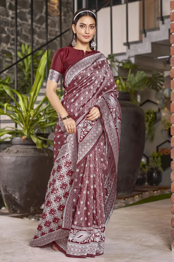 Sariya_Maroon_Banarasi_Jacquard_Floral_Motif_Silk_Blend_Saree_For_Women_|_With_Blouse_Piece