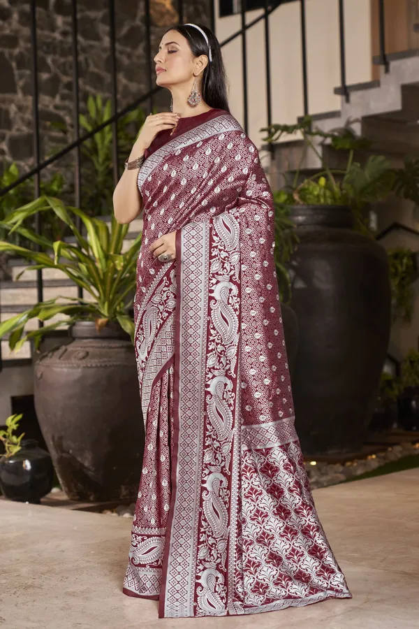Sariya_Maroon_Banarasi_Jacquard_Floral_Motif_Silk_Blend_Saree_For_Women_|_With_Blouse_Piece