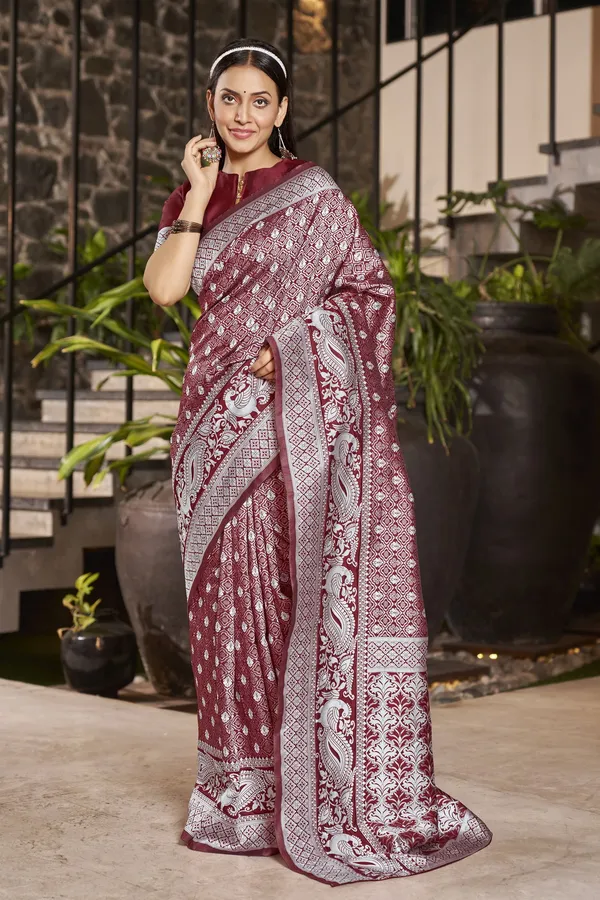 Sariya_Maroon_Banarasi_Jacquard_Floral_Motif_Silk_Blend_Saree_For_Women_|_With_Blouse_Piece