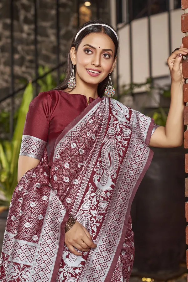 Sariya_Maroon_Banarasi_Jacquard_Floral_Motif_Silk_Blend_Saree_For_Women_|_With_Blouse_Piece