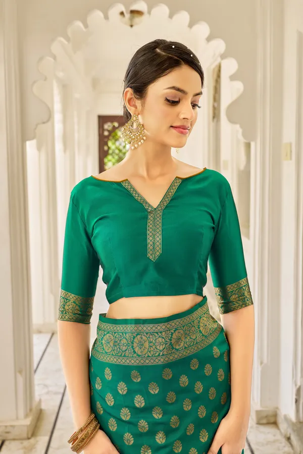 Light_Green_Georgette_Woven_Banarasi_Golden_Thread_Jacquard_Saree_For_Women_|_With_Blouse_Piece