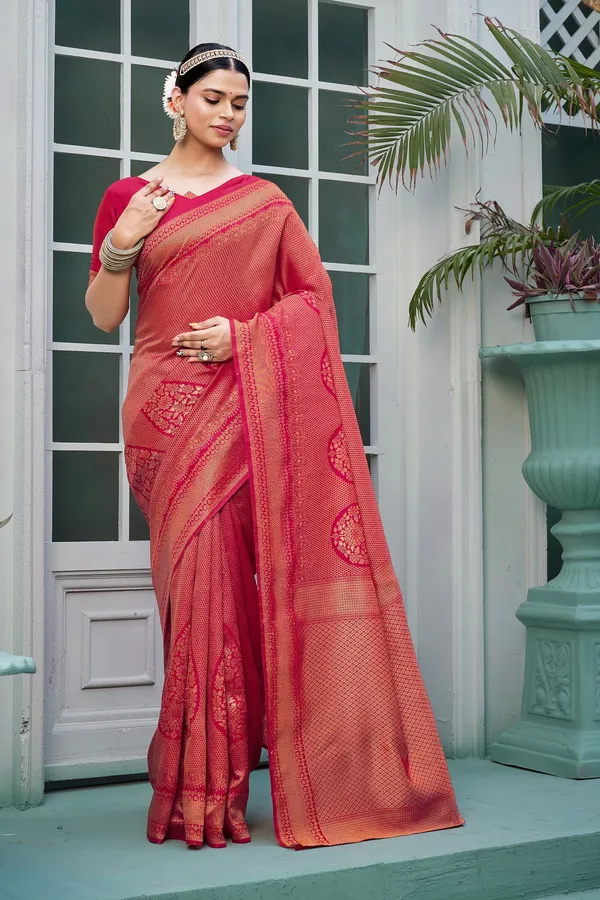 Sariya_Pink_Banarasi_Jacquard_Woven_Floral_Motif_Silk_Blend_Saree_For_Women_|_With_Blouse_Piece