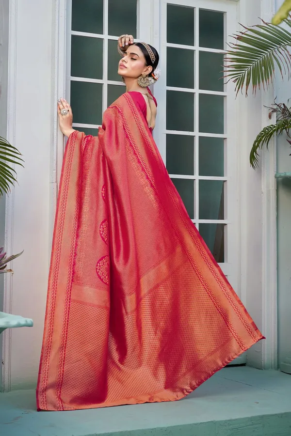 Sariya_Pink_Banarasi_Jacquard_Woven_Floral_Motif_Silk_Blend_Saree_For_Women_|_With_Blouse_Piece