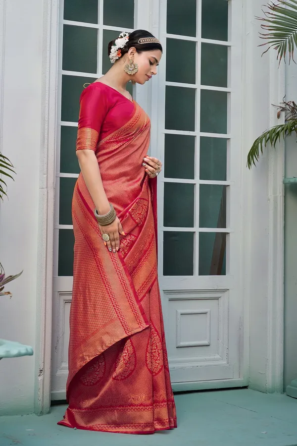 Sariya_Pink_Banarasi_Jacquard_Woven_Floral_Motif_Silk_Blend_Saree_For_Women_|_With_Blouse_Piece