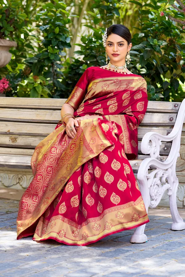 Sariya_Pink_Banarasi_Jacquard_Woven_Silk_Blend_Saree_For_Women_|_With_Blouse_Piece