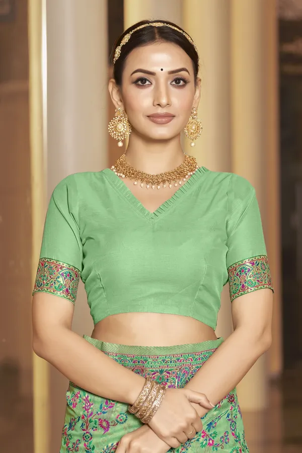 Light_Green_Kalamkari_Jacquard_Silk_Blend_Woven_Saree_For_Women_|_With_Blouse_Piece