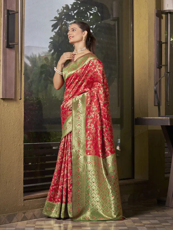 Red_Banarasi_Silk_Jacquard_Meenakari_Floral_Jaal_Woven_Saree_For_Women_|_With_Blouse_Piece