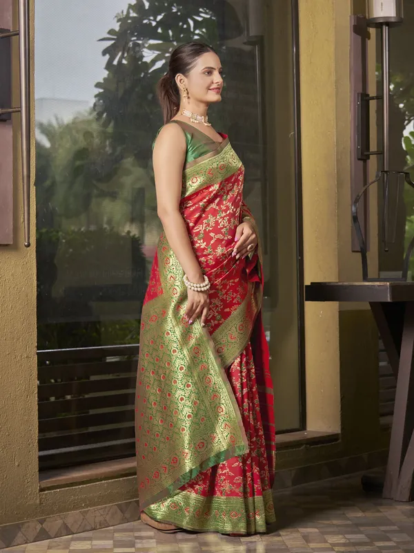 Red_Banarasi_Silk_Jacquard_Meenakari_Floral_Jaal_Woven_Saree_For_Women_|_With_Blouse_Piece