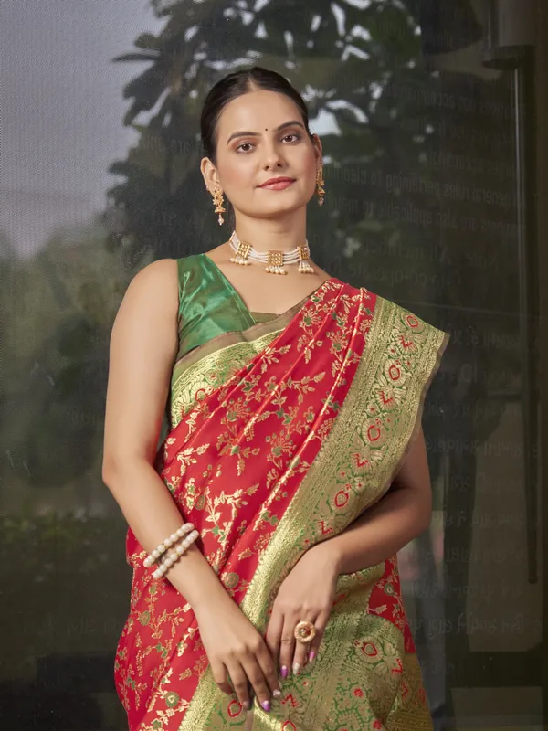 Red_Banarasi_Silk_Jacquard_Meenakari_Floral_Jaal_Woven_Saree_For_Women_|_With_Blouse_Piece