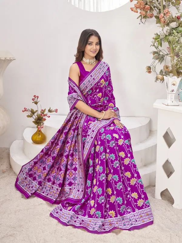 Magenta_Silk_Blend_Jacquard_Woven_Banarasi_Saree_For_Women_|_With_Blouse_Piece