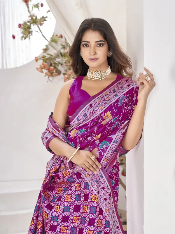 Magenta_Silk_Blend_Jacquard_Woven_Banarasi_Saree_For_Women_|_With_Blouse_Piece