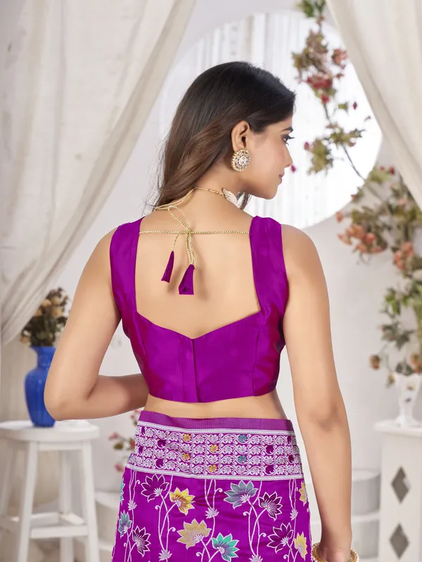 Magenta_Silk_Blend_Jacquard_Woven_Banarasi_Saree_For_Women_|_With_Blouse_Piece