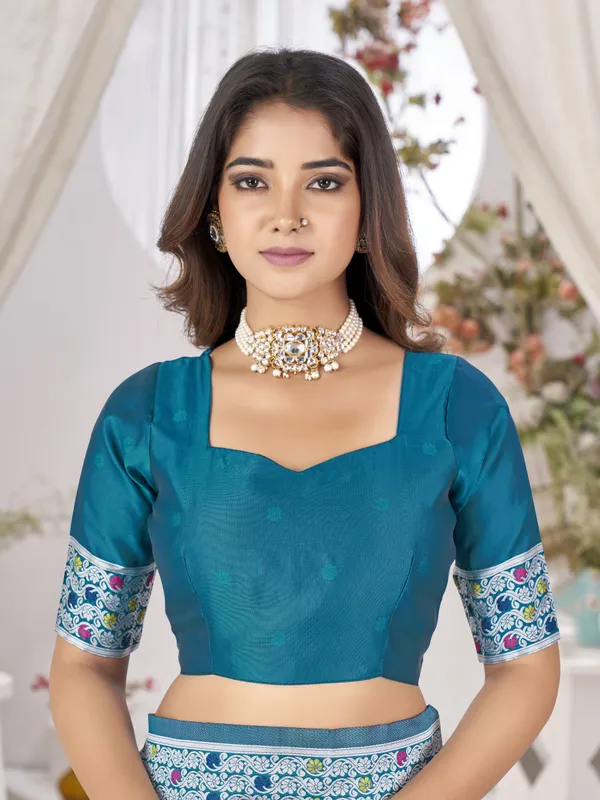 Firozi_Silk_Blend_Jacquard_Floral_Woven_Saree_For_Women_|_With_Blouse_Piece