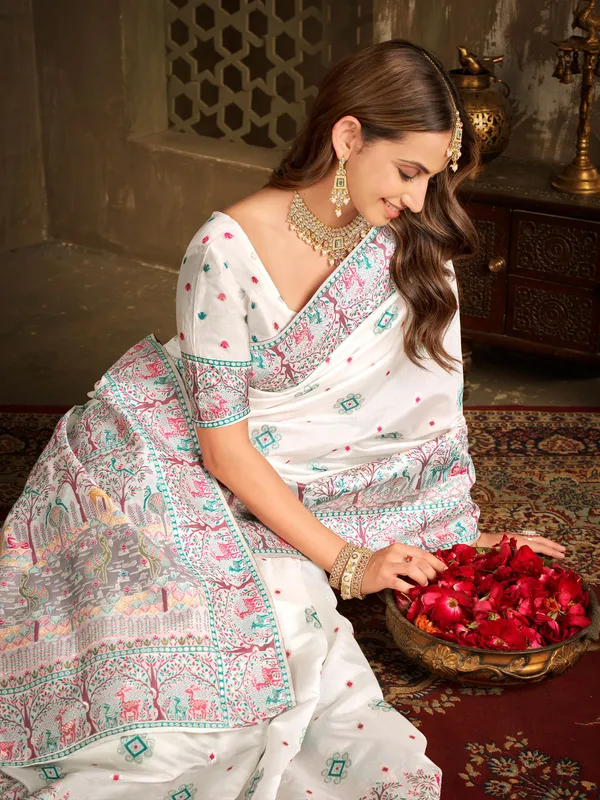 White_Banarasi_Silk_Blend_Jacquard_Woven_Saree_For_Women_|_With_Blouse_Piece
