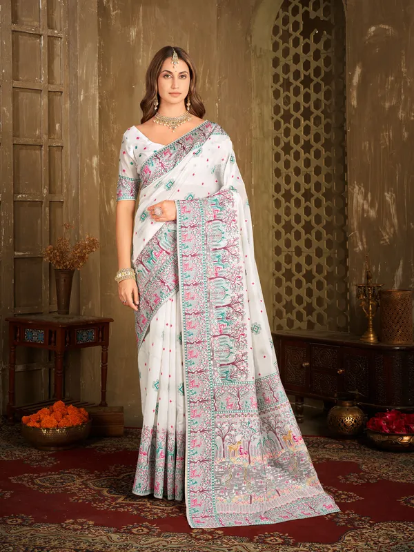 White_Banarasi_Silk_Blend_Jacquard_Woven_Saree_For_Women_|_With_Blouse_Piece
