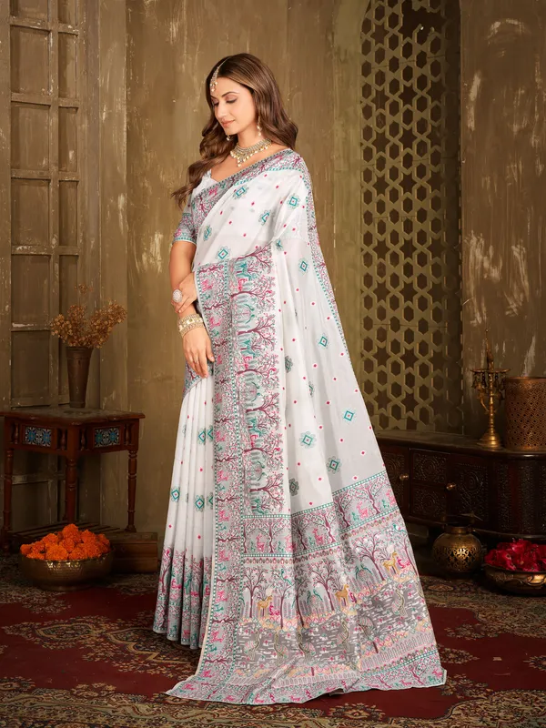White_Banarasi_Silk_Blend_Jacquard_Woven_Saree_For_Women_|_With_Blouse_Piece