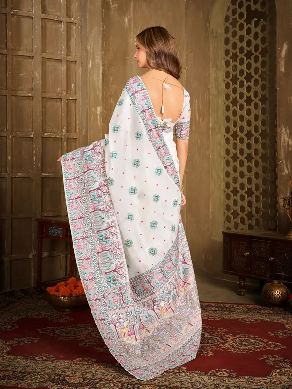 White_Banarasi_Silk_Blend_Jacquard_Woven_Saree_For_Women_|_With_Blouse_Piece