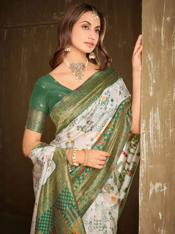 White_Green_Georgette_Kanjivaram_Silk_Blend_Saree_For_Women_|_With_Blouse_Piece