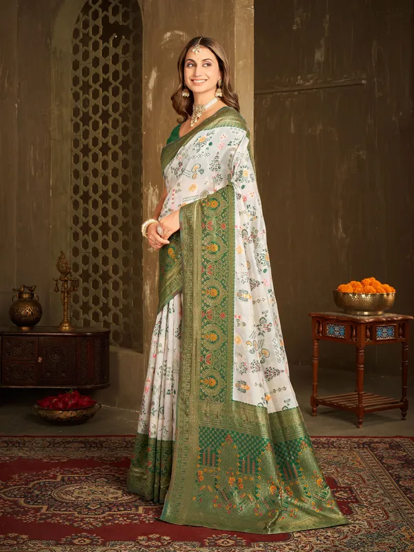 White_Green_Georgette_Kanjivaram_Silk_Blend_Saree_For_Women_|_With_Blouse_Piece