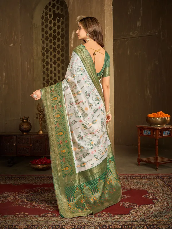 White_Green_Georgette_Kanjivaram_Silk_Blend_Saree_For_Women_|_With_Blouse_Piece