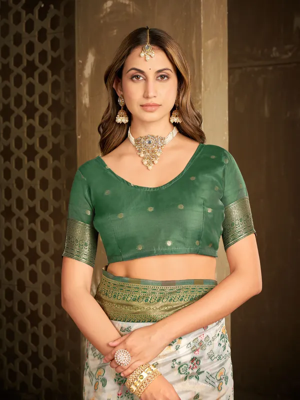 White_Green_Georgette_Kanjivaram_Silk_Blend_Saree_For_Women_|_With_Blouse_Piece