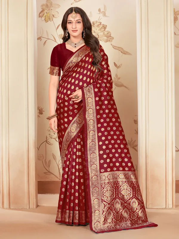 Maroon_Kanjivaram_Silk_Blend_Woven_Saree_For_Women_|_With_Blouse_Piece