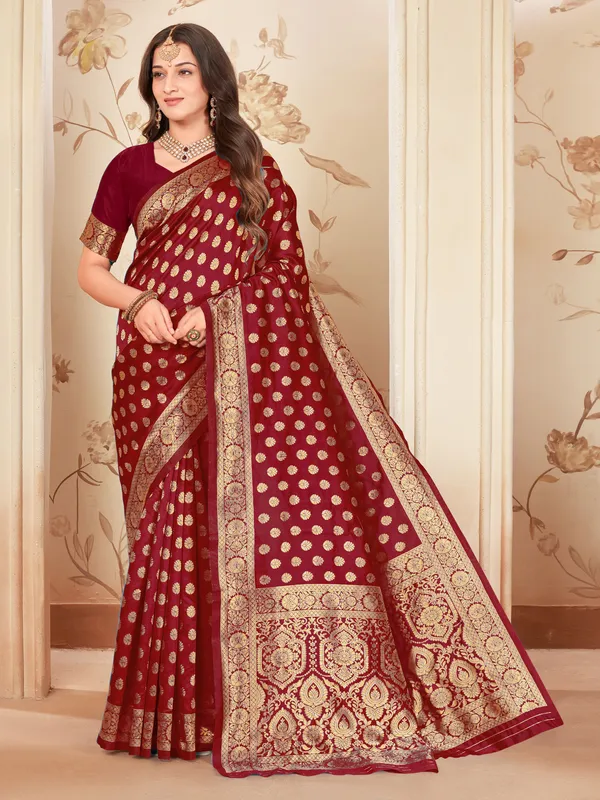 Maroon_Kanjivaram_Silk_Blend_Woven_Saree_For_Women_|_With_Blouse_Piece