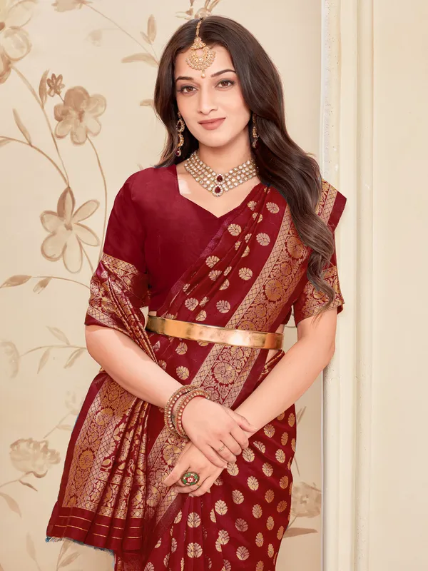 Maroon_Kanjivaram_Silk_Blend_Woven_Saree_For_Women_|_With_Blouse_Piece